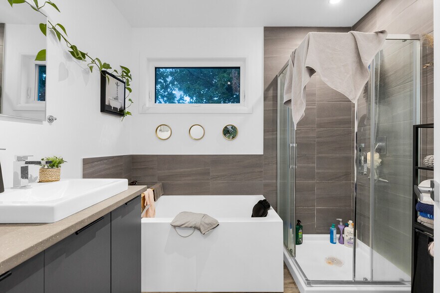 More Photos Of 1611-1615 Rue Godin, Longueuil Apartments For Sale