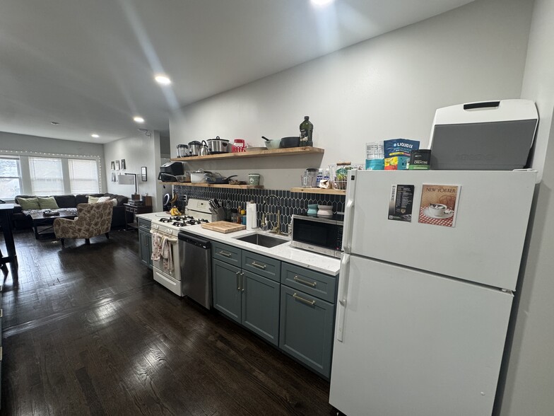 More Photos Of 1027 E Center St, Milwaukee Apartments For Sale