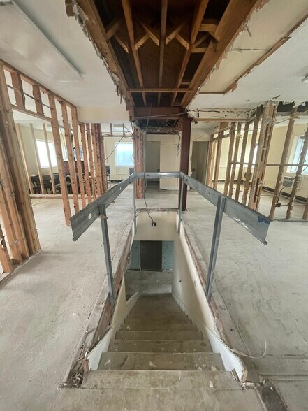 More Photos Of 2030 Erie Blvd E, Syracuse Office For Lease