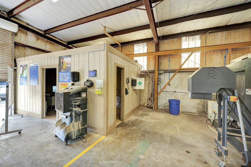 More Photos Of 2110 W 44th St, Odessa Industrial For Sale