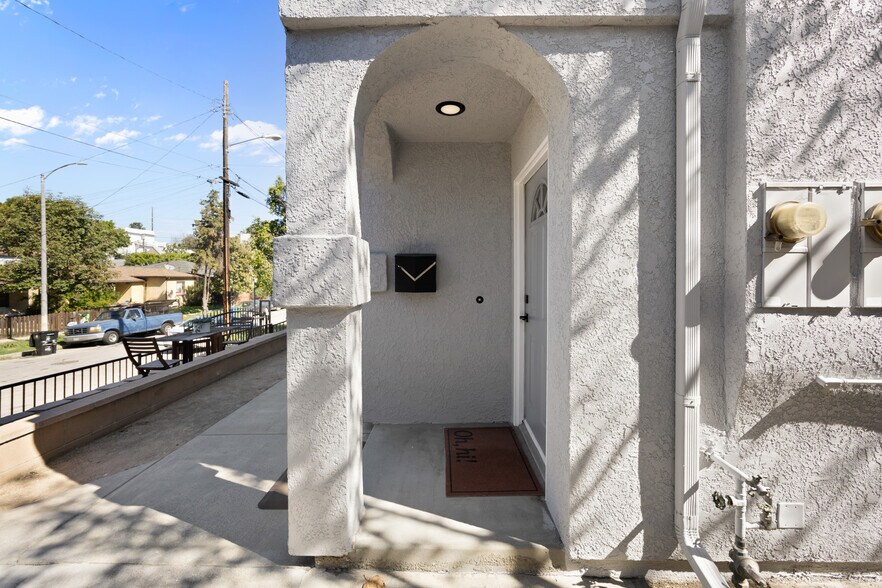 More Photos Of 422 Parkman Ave, Los Angeles Apartments For Sale