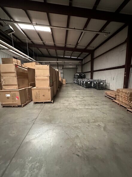 More Photos Of 1208 Commercial Blvd N, Arlington Warehouse For Lease