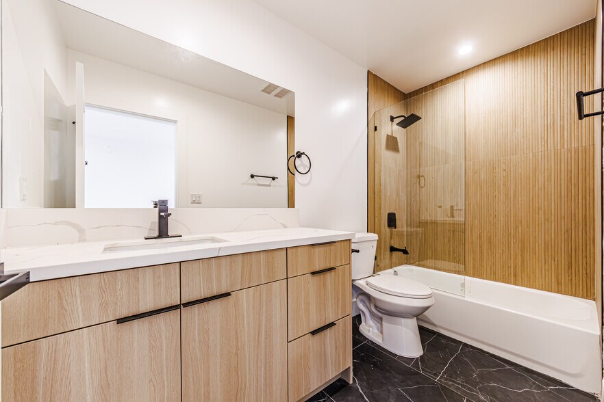 More Photos Of 5209 W 20th St, Los Angeles Multifamily For Sale