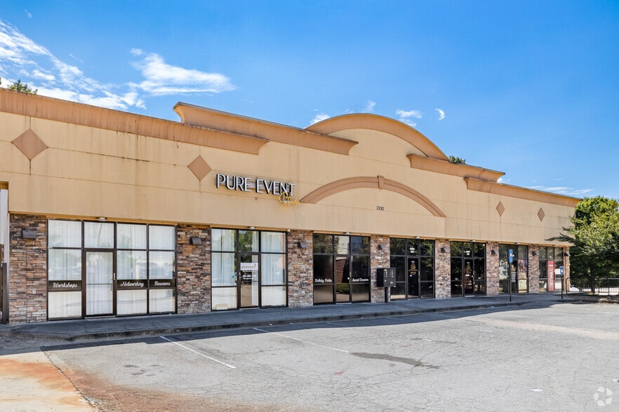 More Photos Of 3292 Laventure Dr, Atlanta Freestanding For Sale