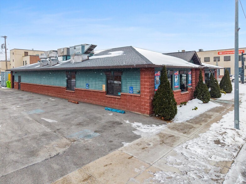 More Photos Of 212 Main St, Oneida General Retail For Sale