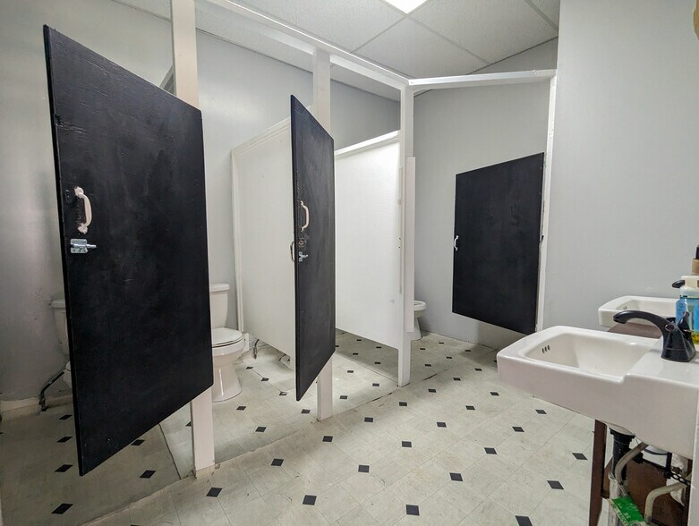 More Photos Of 1901 W Tioga St, Philadelphia Schools For Sale