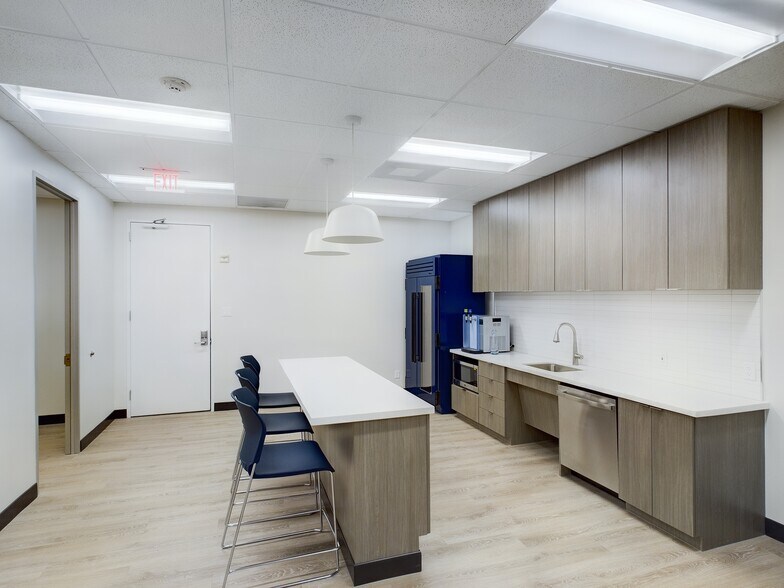 More Photos Of 7929 Brookriver Dr, Dallas Office For Lease