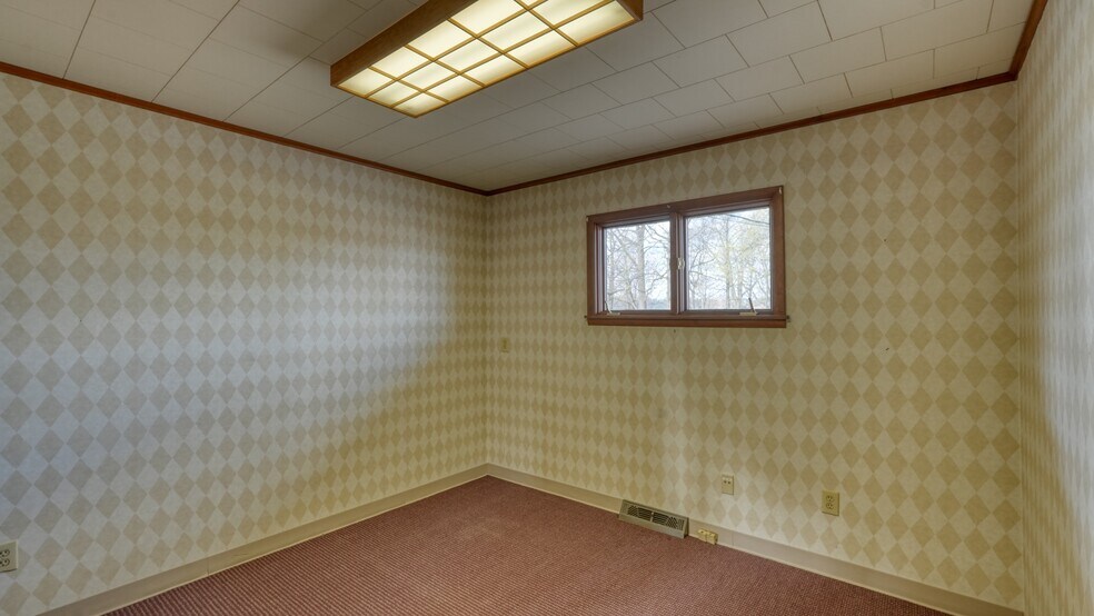 More Photos Of 126 S 9th St, Cambridge Office For Lease