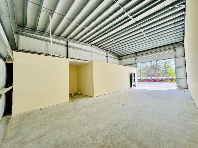 More Photos Of 3720 W County Line Rd, Douglasville Light Distribution For Lease