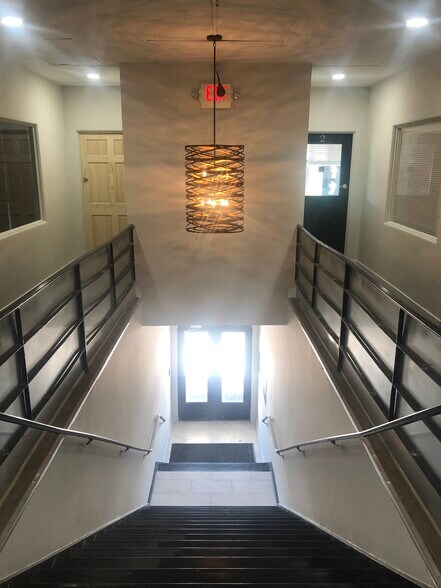 More Photos Of 324-328 N Dixie Dr, Vandalia Storefront Retail Office For Lease