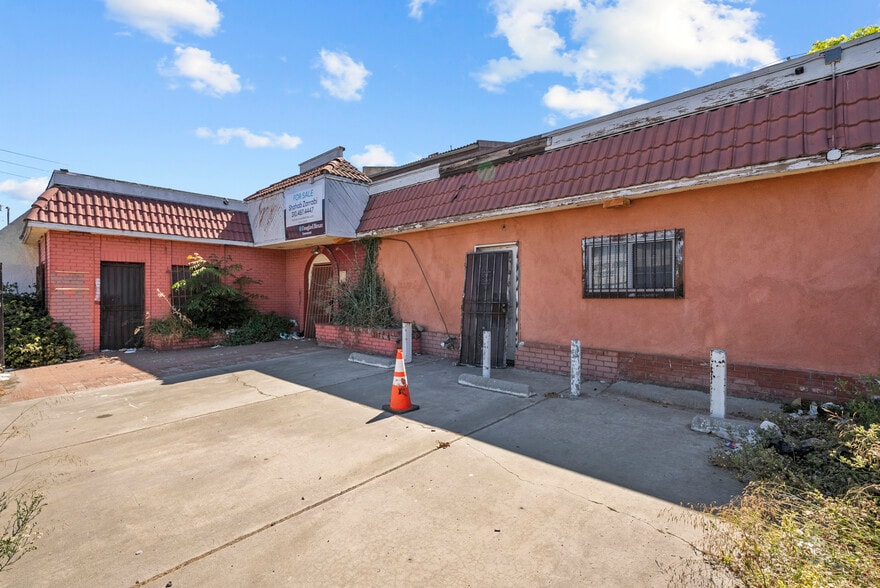 More Photos Of 9511 S San Pedro St, Los Angeles Office Residential For Sale