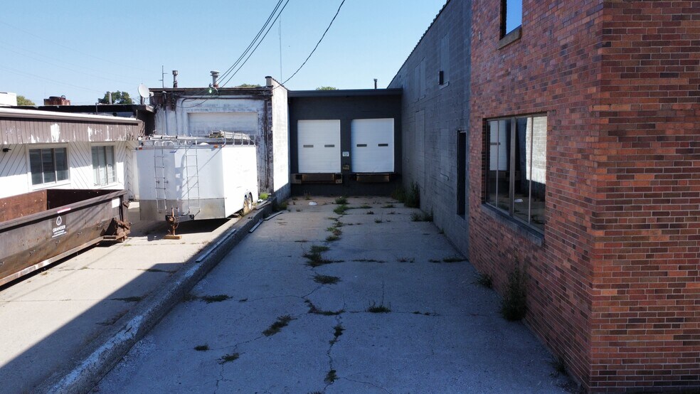 More Photos Of 1121 River St, Lansing Distribution For Lease