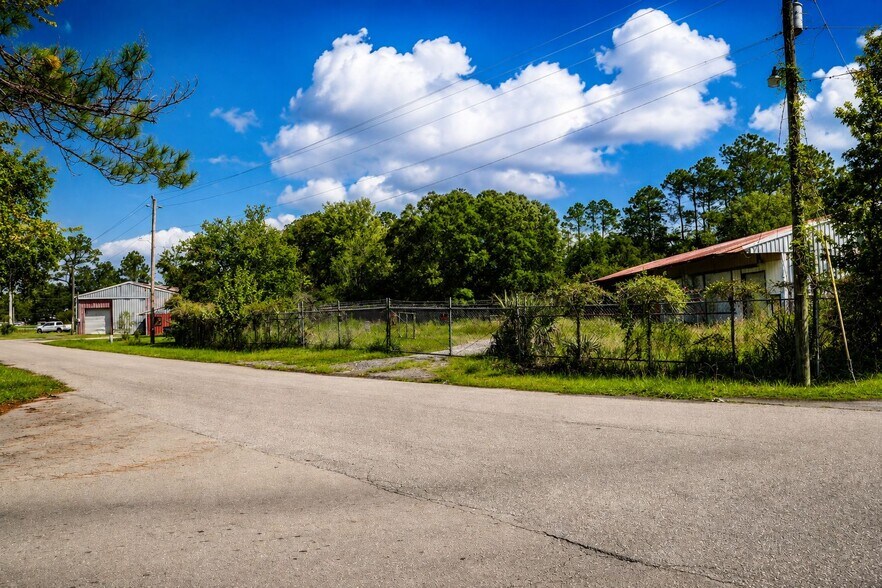 More Photos Of 103 Container rd, Starke Flex For Sale