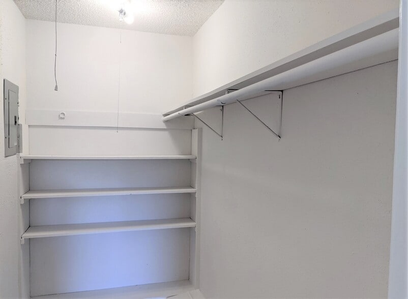 More Photos Of 704 E 22nd St, Houston Apartments For Sale