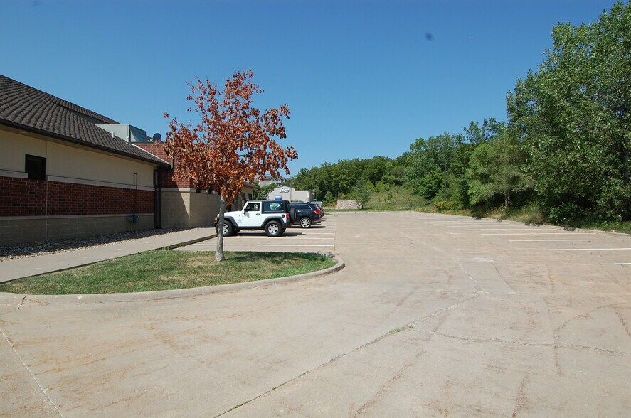 More Photos Of 640 Highway 1 W, Iowa City Office For Sale