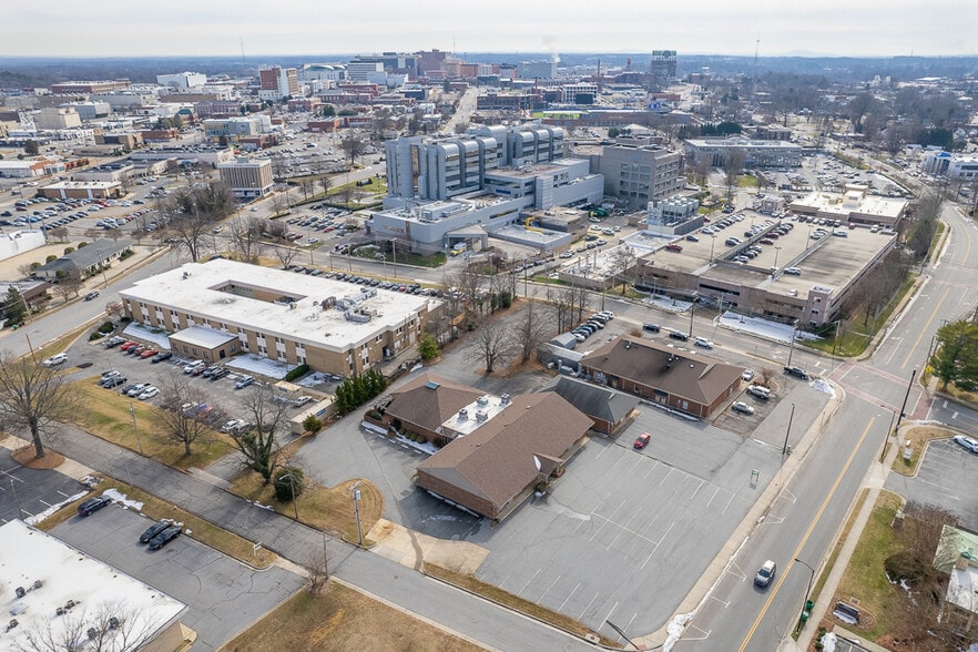More Photos Of 810 Lindsay St, High Point Medical For Sale