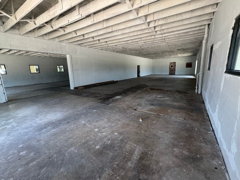 More Photos Of 1812 S Presa St, San Antonio Freestanding For Lease