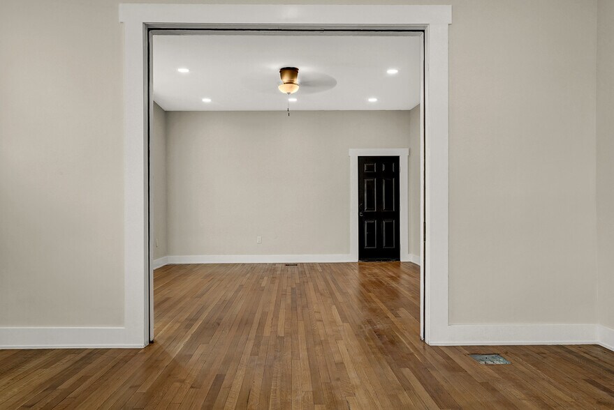 More Photos Of 1710 Montana Ave, El Paso Office For Sale