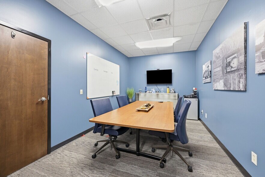 More Photos Of 2720 Discovery Dr, Raleigh Flex For Lease
