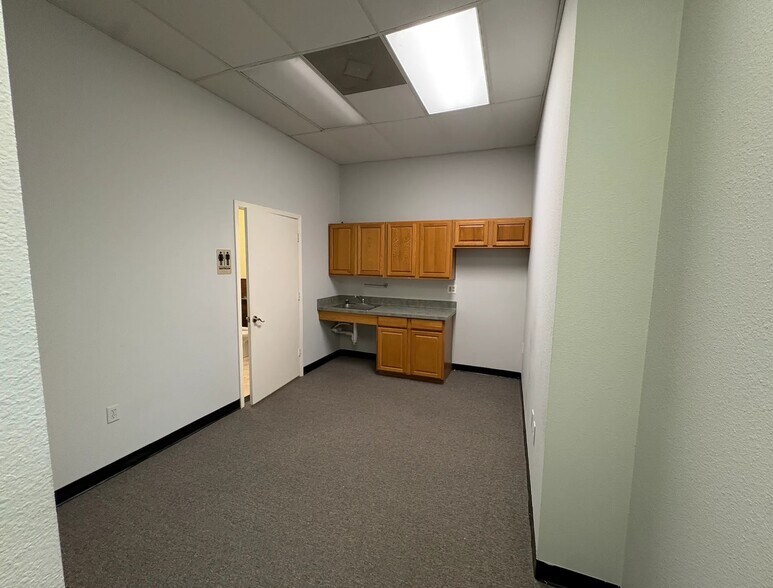 More Photos Of 3206 Longmire Dr, College Station Loft Creative Space For Lease