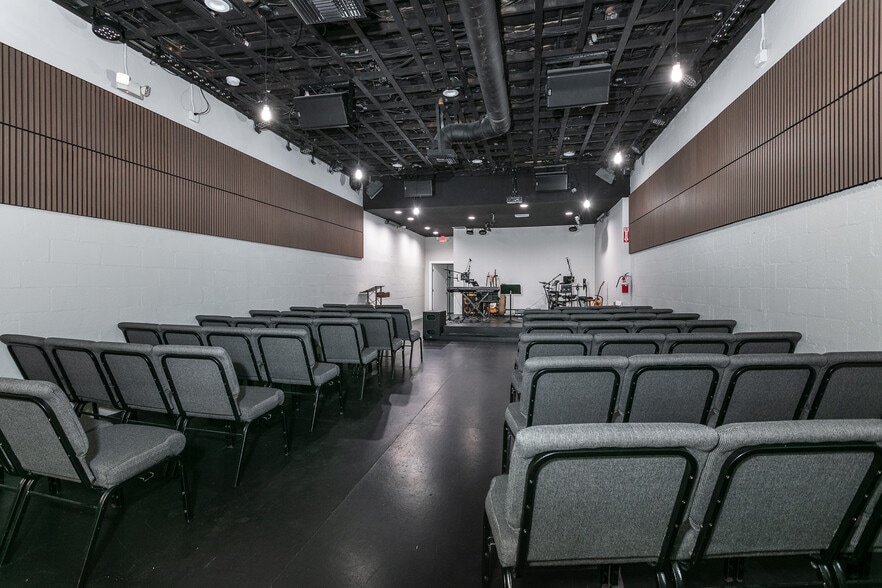 More Photos Of 605 Azusa, Azusa Storefront Retail Office For Sale