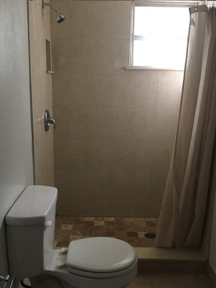 More Photos Of 24 SW 13th St, Dania Beach Apartments For Sale