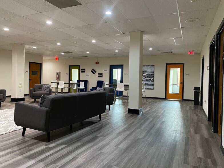More Photos Of 20 E Church St, Martinsville Office For Lease
