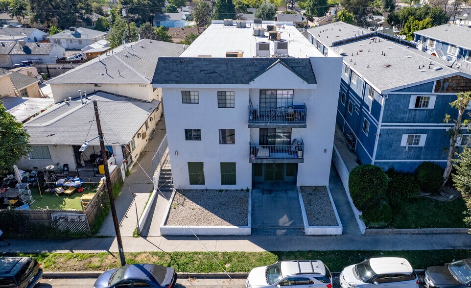 More Photos Of 7437 Haskell Ave, Van Nuys Apartments For Sale
