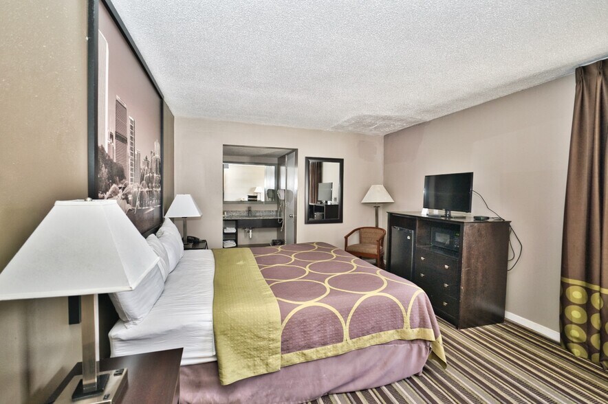 More Photos Of 9110 Waukegan Rd, Morton Grove Hotel For Sale