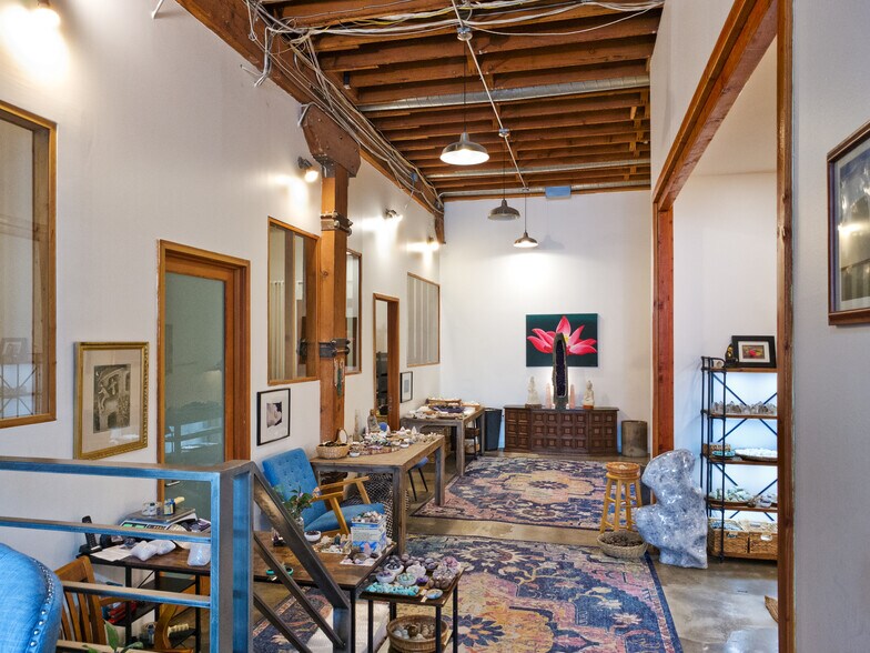 More Photos Of 6161 Santa Monica Blvd, Los Angeles Loft Creative Space For Lease