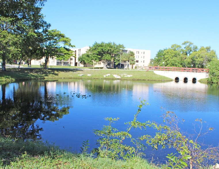 More Photos Of 2725 Somerset Dr, Lauderdale Lakes Apartments For Sale