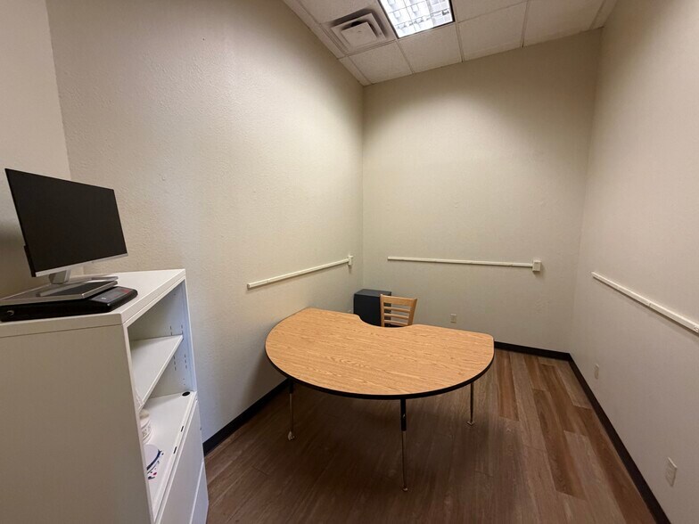 More Photos Of 9019 Governors Row, Dallas Food Processing For Lease