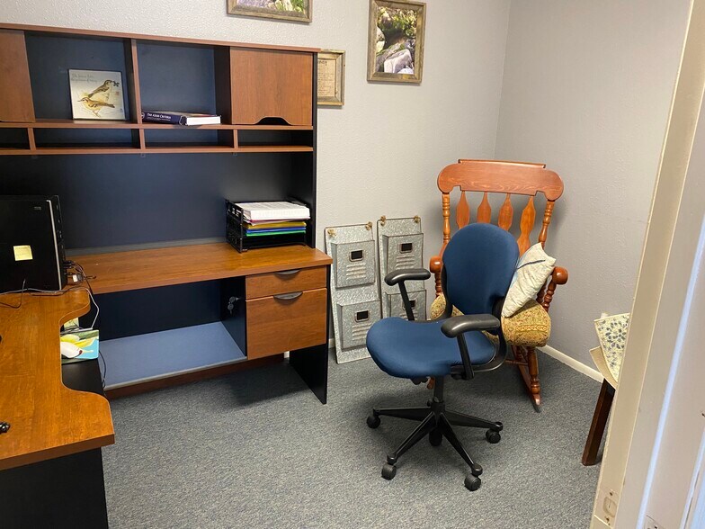 More Photos Of 1455-1463 W Center St, Orem Showroom For Lease