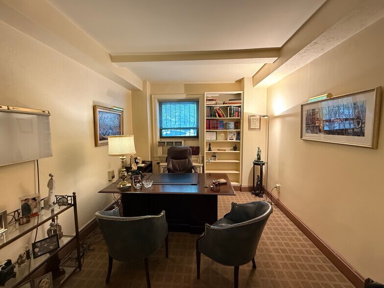 More Photos Of 1158 Fifth Ave, New York Coworking Space