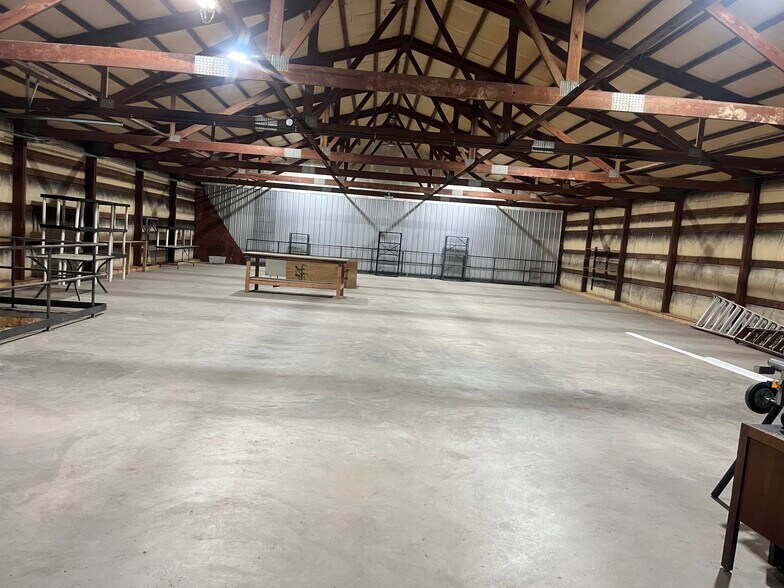 More Photos Of 846 State Highway AT, Villa Ridge Warehouse For Lease