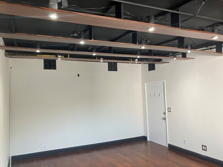 More Photos Of 1907 W Burbank Blvd, Burbank Office For Lease