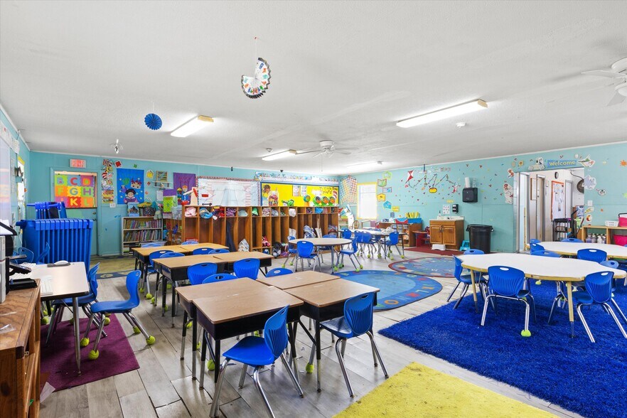 More Photos Of 327 S Adams St, Quincy Daycare Center For Sale