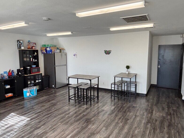 More Photos Of 1306 E Calvada Blvd, Pahrump Office Residential For Lease