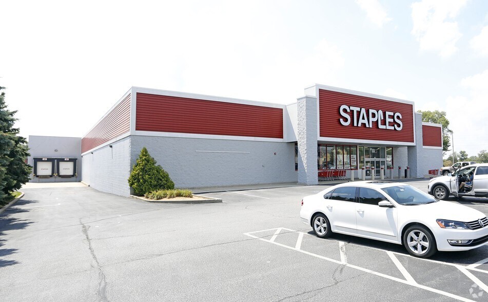 More Photos Of 2106 Morthland Dr, Valparaiso Freestanding For Lease