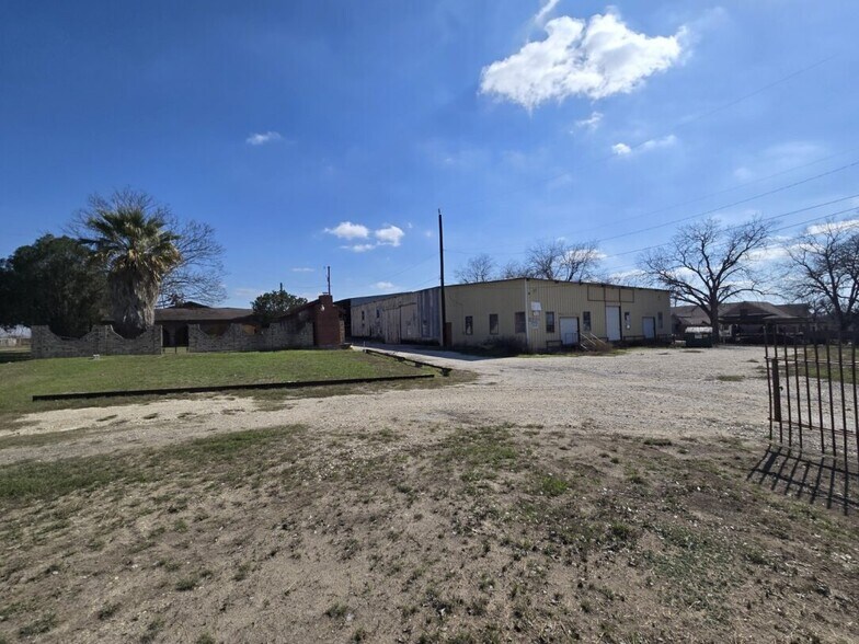 More Photos Of 8210 New Laredo Hwy, San Antonio Industrial For Sale
