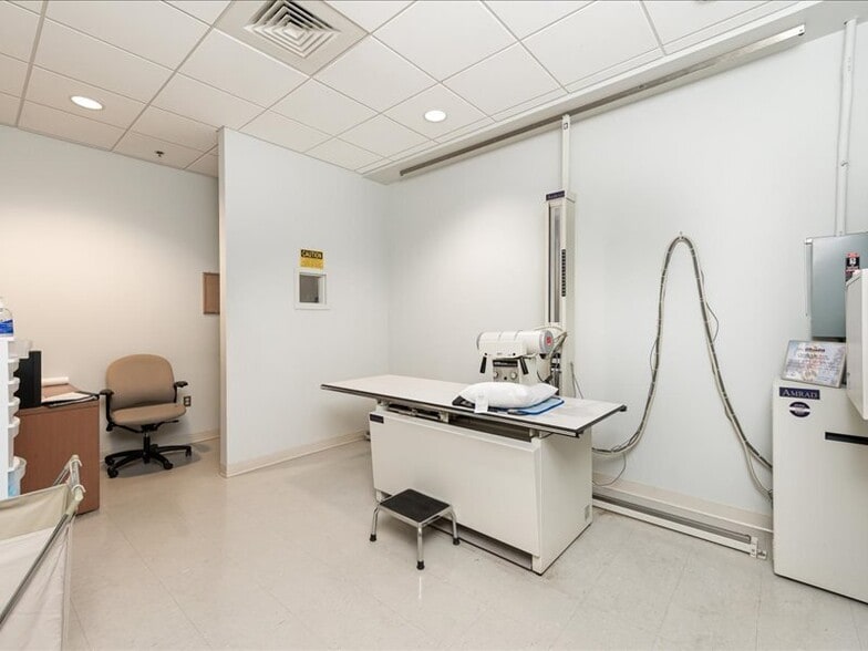 More Photos Of 6785 Business Pky, Elkridge Research And Development For Sale