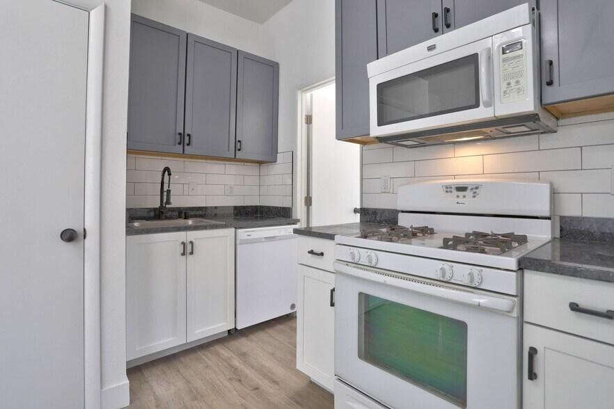 More Photos Of 2031-2033 Curtis St, Denver Apartments For Lease