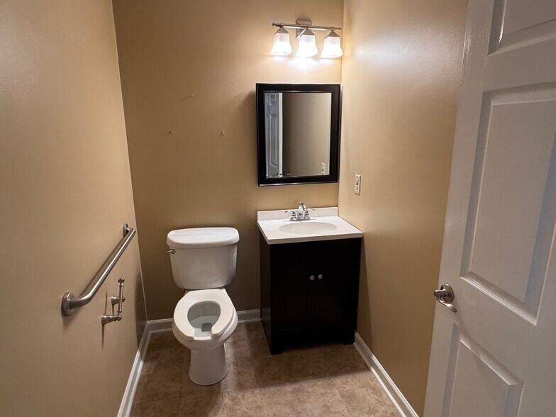 More Photos Of 471 S Main St, Cleveland Office For Sale