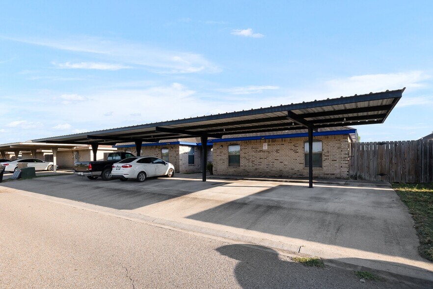 More Photos Of 3115 E Diamondhead Ave, Alton Multifamily For Sale