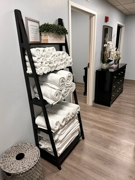 More Photos Of 1810 Erie Blvd E, Syracuse Office For Sale