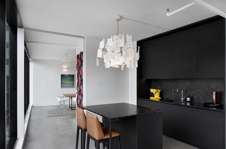 More Photos Of 1195 Rue Wellington, Montréal Office For Sale