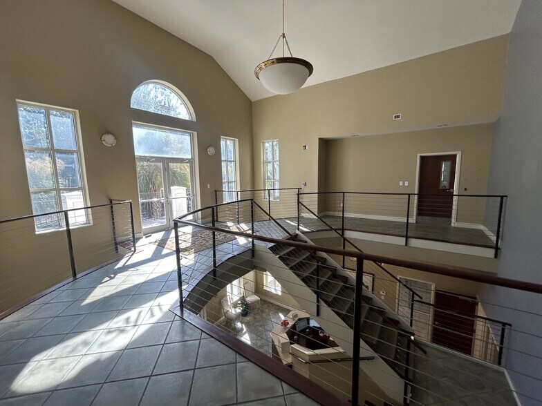 More Photos Of 550 Long Point Rd, Mount Pleasant Medical For Lease