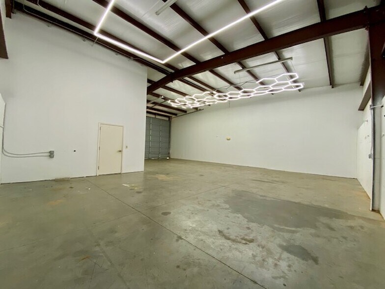 More Photos Of 4120 Metro Dr, Shreveport Warehouse For Lease