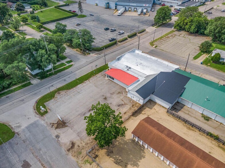 More Photos Of 600 N Clark St, Albion Auto Dealership For Sale