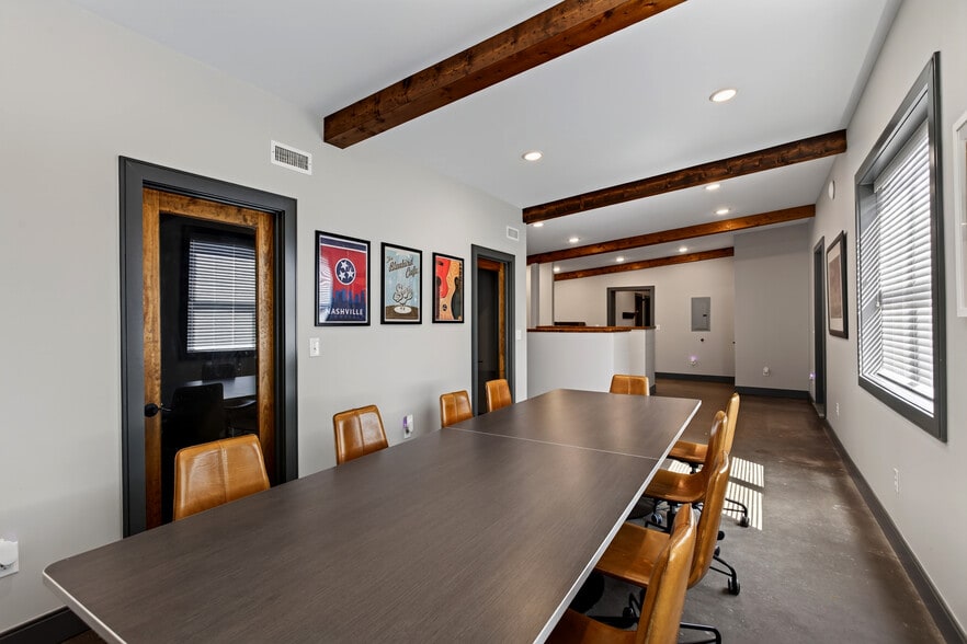More Photos Of 2305 Cruzen St, Nashville Service For Sale